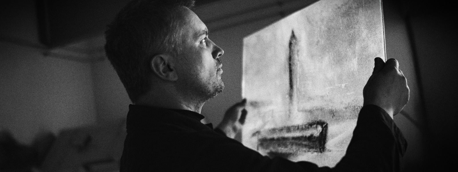 Contemporary glass sculpture by Petr Stanicky exhibited at Glasgalerie Stölting, Hamburg